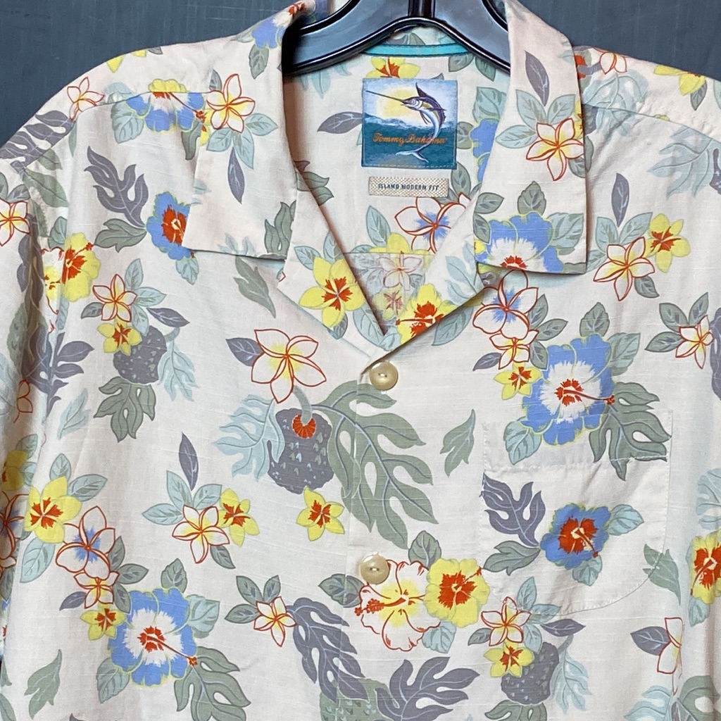 Fun! Tommy Bahama Medium Silk Blend S/S Hawaiian Shirt